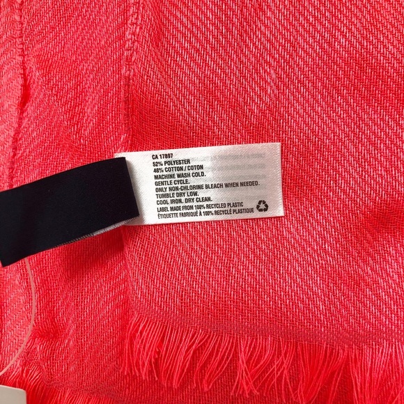 Gap pink lightweight scarf - Picture 2 of 2